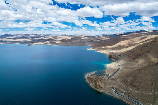 西藏阿里班公湖航拍