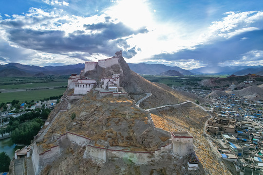 西藏日喀则江孜县宗山古堡航拍