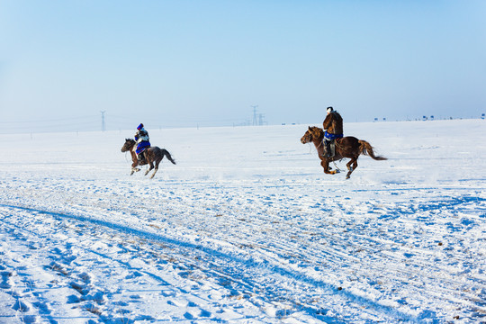 冬季雪原赛马