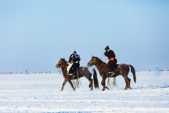 雪原蒙古族骑马
