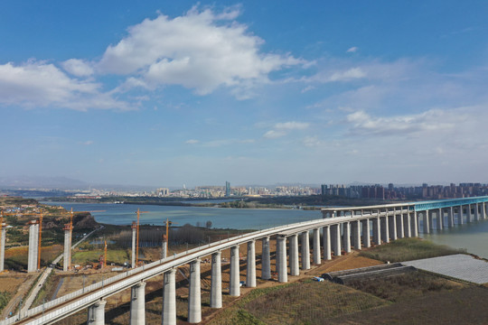 黄河上的浩吉铁路