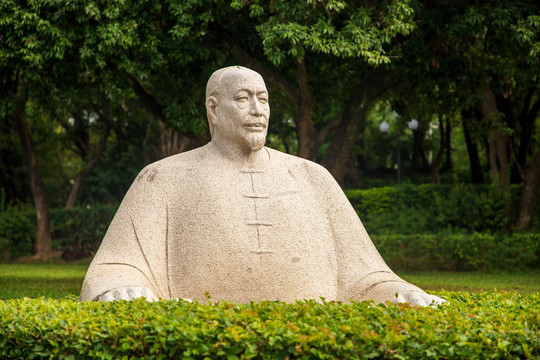 中山公园的关天培雕像