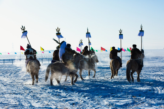 冬季那达幕蒙古族骑马