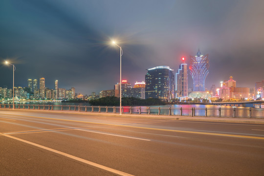 中国澳门城市桥梁建筑和公路夜景