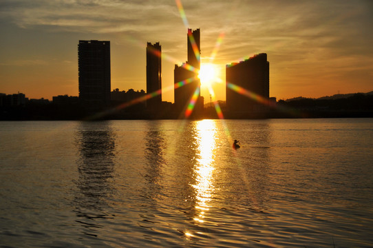 江边夕阳