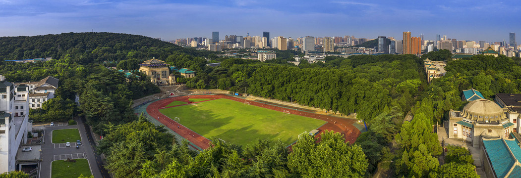 鸟瞰武汉大学校园风光全景图