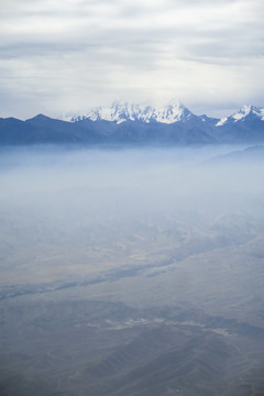 远眺天山博格达峰