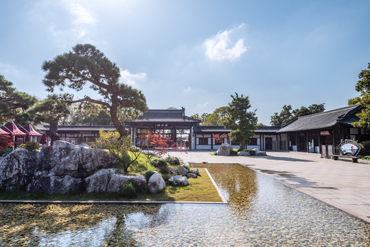 扬州瘦西湖风景区大门正门和广场