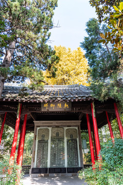 中国扬州大明寺的乾隆御碑亭
