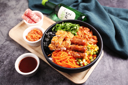 肥牛炸鸡拌饭
