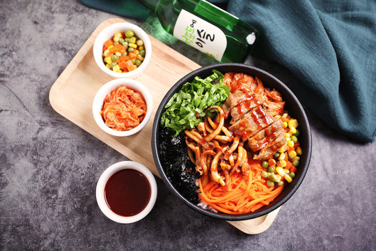 牛排鱿鱼拌饭