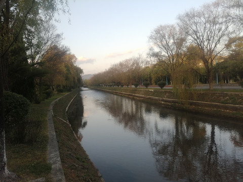 溪水河流