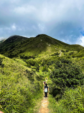 攀登高山