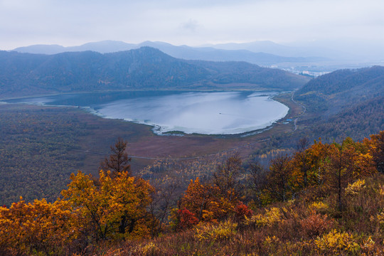 秋季火山堰塞湖