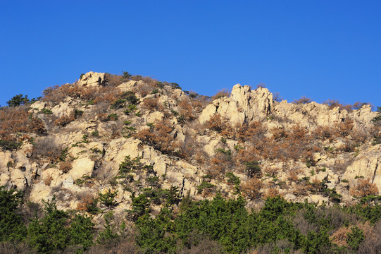 陡峭山峰