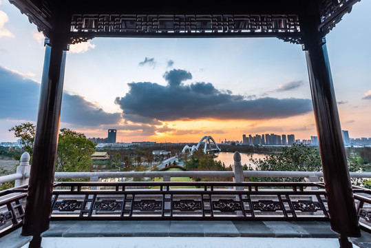 俯瞰夕阳下的扬州运河三湾风景区
