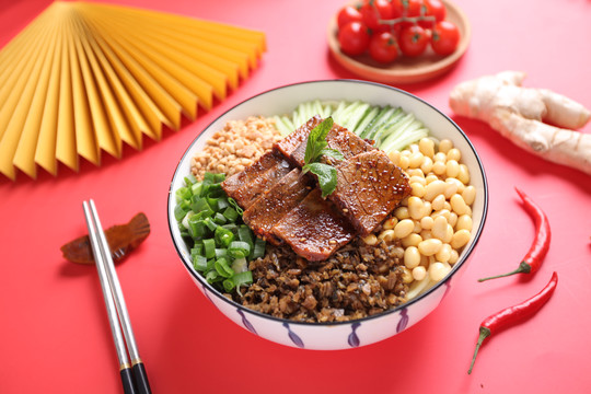 牛肉拌面
