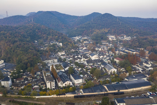 航拍秋天杭州馒头山馒头山社区