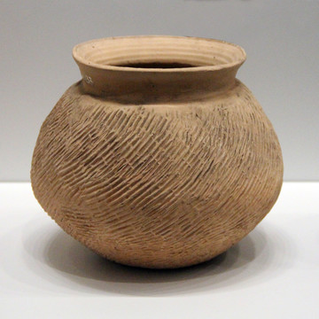 马桥文化篮纹红陶罐