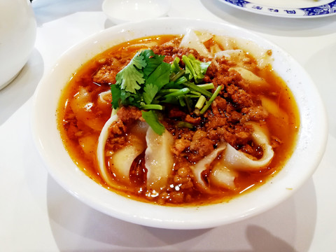 山西美食大同凤临阁刀削面