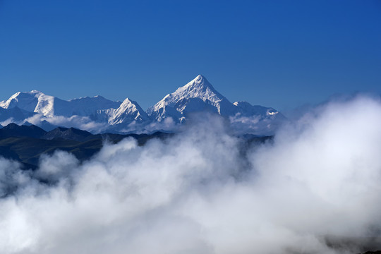 贡嘎雪山风光