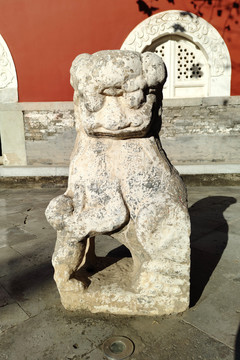 北京智珠寺山门前石兽