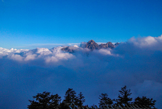 九峰山风光