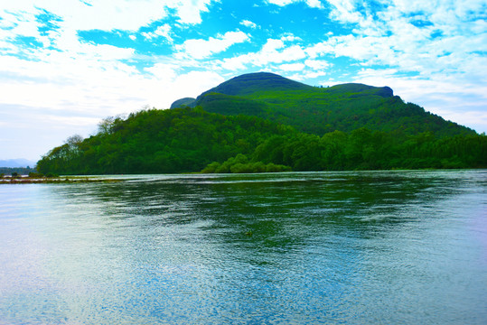 桂林大圩磨盘山风光