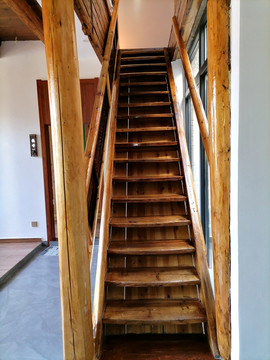 老房子木楼梯
