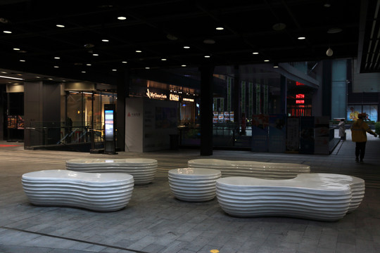 城市商场的室外座具