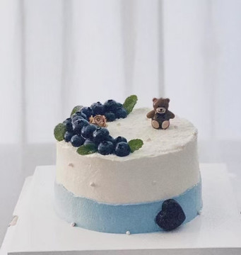 蓝莓生日蛋糕