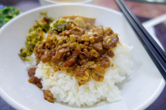 酸菜牛肉饭