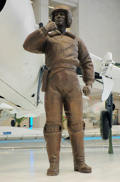中国飞行员雕塑