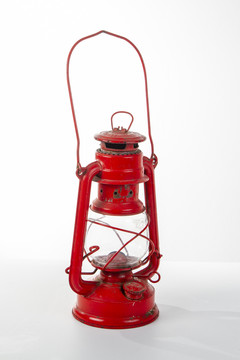 红色复古老式铁皮煤油灯