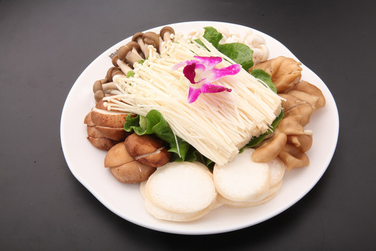 蘑菇拼盘火锅食材