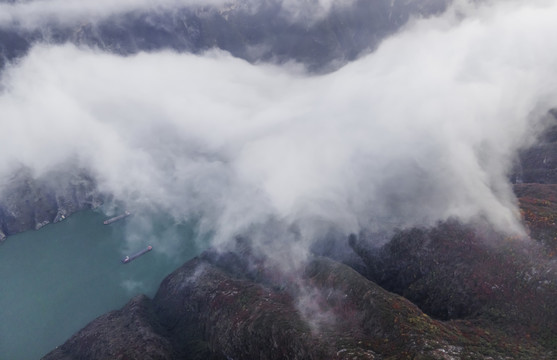 航拍2021年重庆巫山三峡红叶