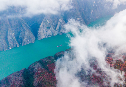 航拍2021年重庆巫山三峡红叶