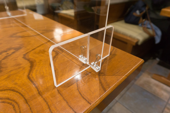 防飞沫餐桌透明隔离板