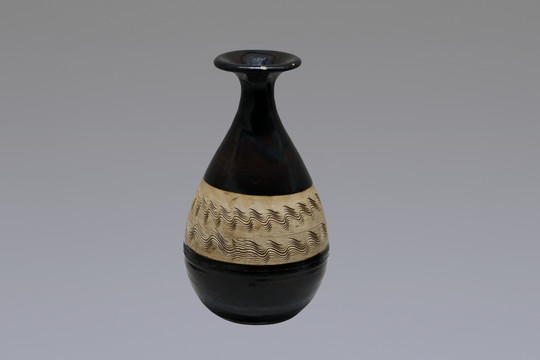 黑釉夹素胎篦划水波纹玉壶春瓶
