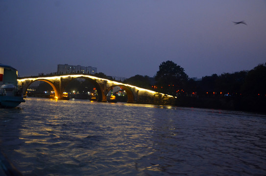 拱宸桥夜色