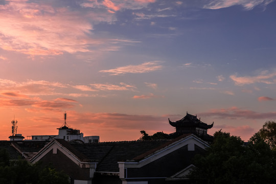 朝霞漫天