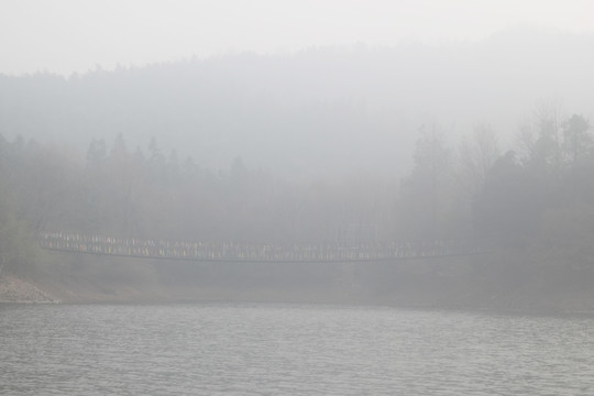 矮人部落水中吊桥