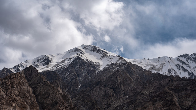 冬季的雪山