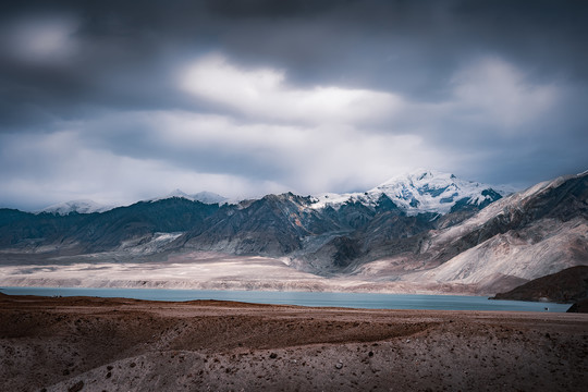 白沙湖雪山