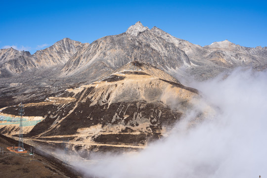 川西折多山云海雪山