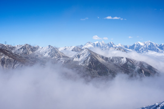 川西折多山云海雪山