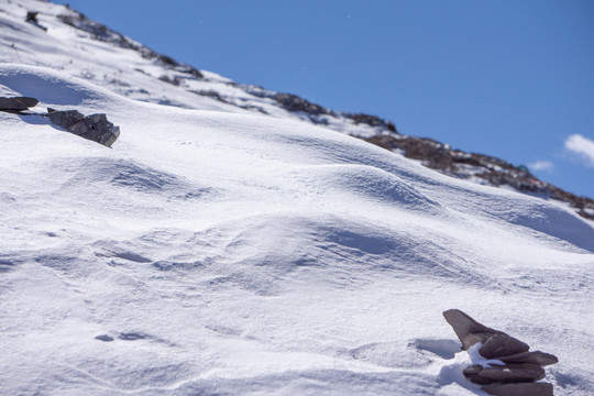 冬季的雪山雪地