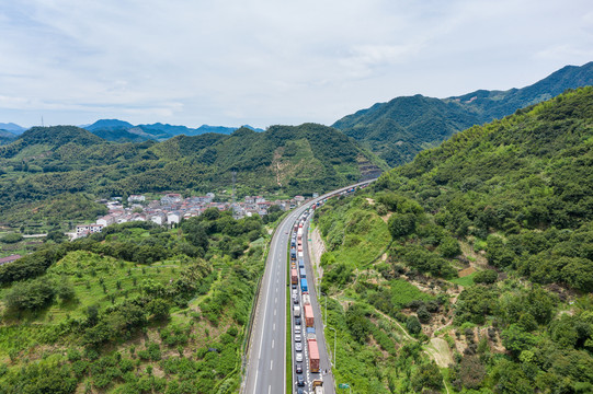 高速公路堵车