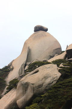 天柱山飞来石