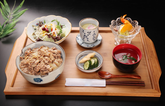 牛肉盖饭定食套餐